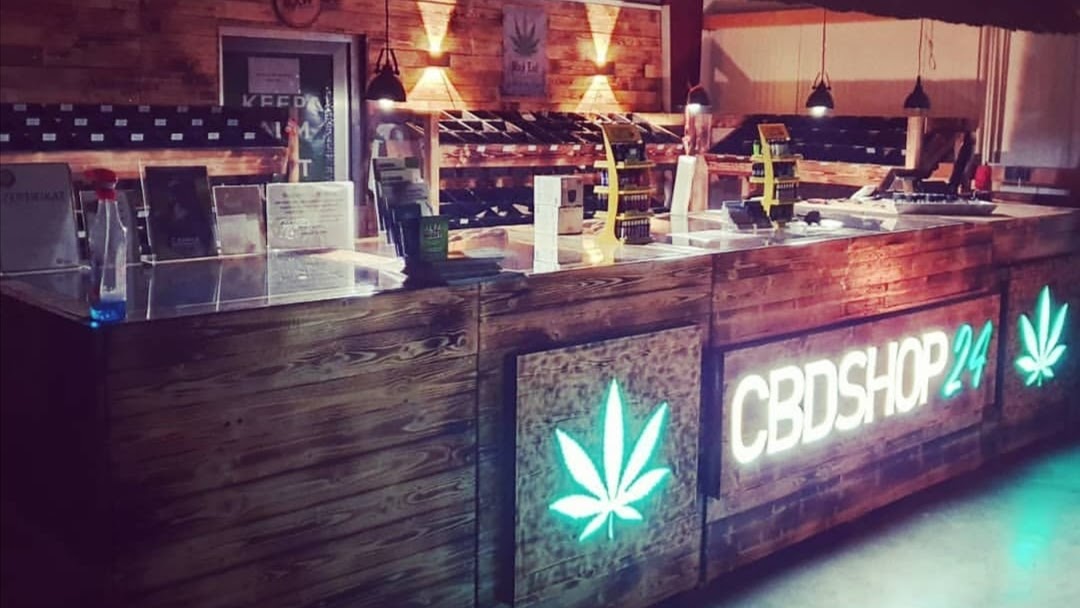 CBD-Shop - Hier am Tresen erhalten Sie eine umfangreiche und professionelle Beratung durch ein erfahrenes und geschultes Team! - CBDSHOP24