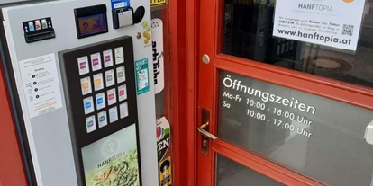 Hemp shops - Produktkategorie: CBD-Öl - Eichenberg (Eichenberg) - CBD Automat vor der Türe. - HANFTOPIA