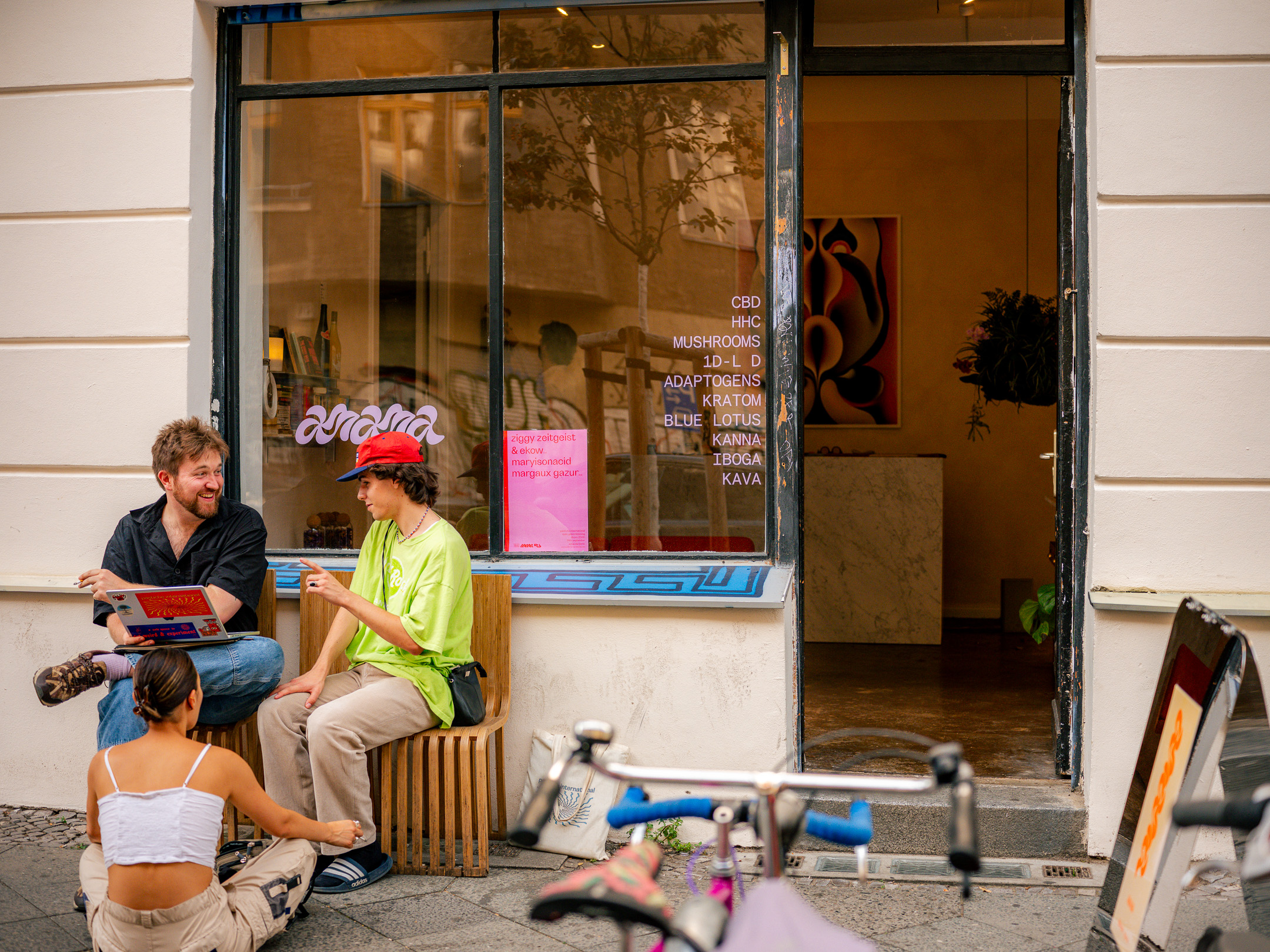 CBD-Shop - Unser Shop von der Straße. Komm vorbei und mach's dir bequem.  - amama - Mood Shop