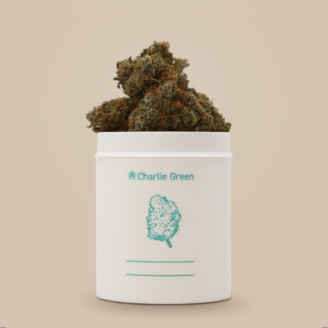 CBD-Shop: Cannabisblüten aus dem Charlie Green Shop in weißer matten Verpackung - Charlie Green GmbH 