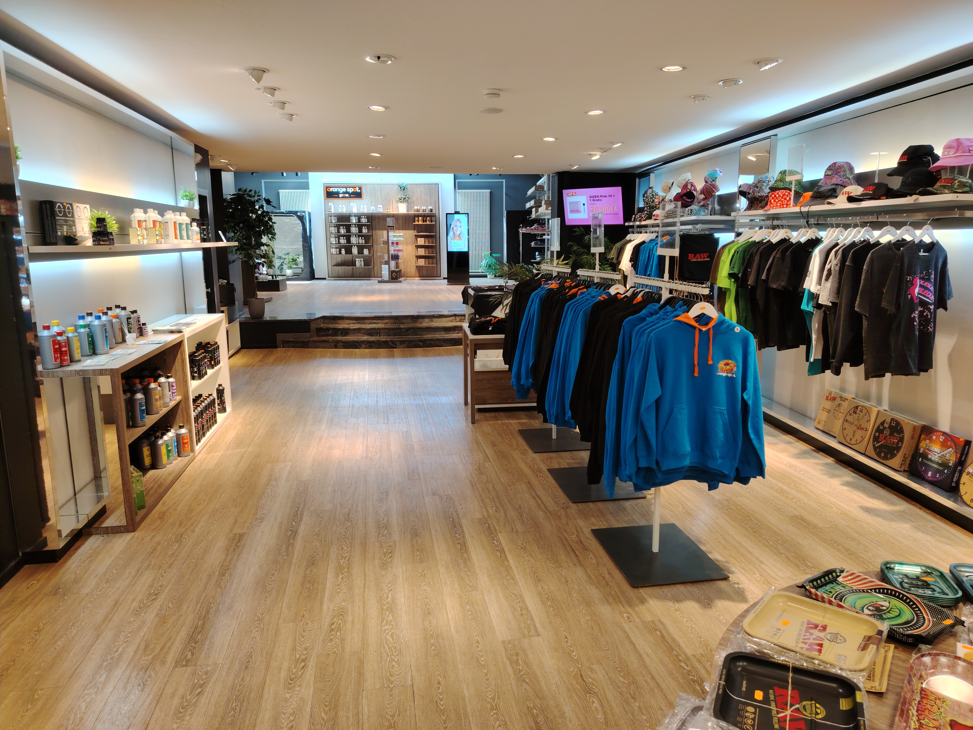 CBD-Shop: Abteilung "outfit." - The Orange Spot 