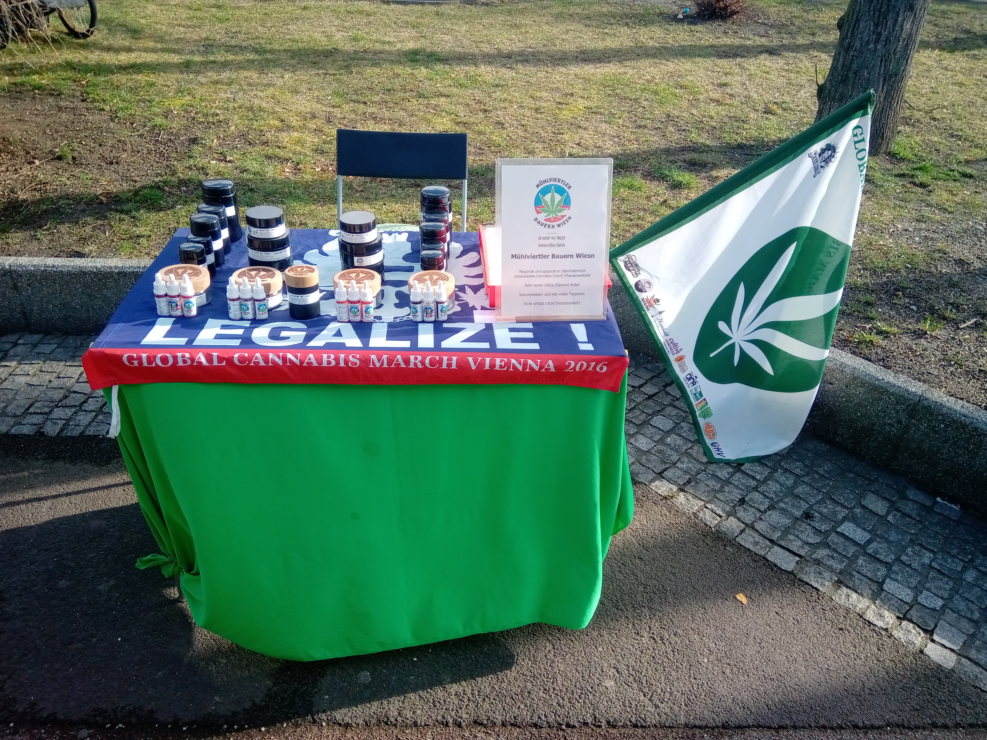 CBD-Shop: Unser Verkaufsstand am Südbahnhofmarkt - Mühlviertler Bauern Wiesn