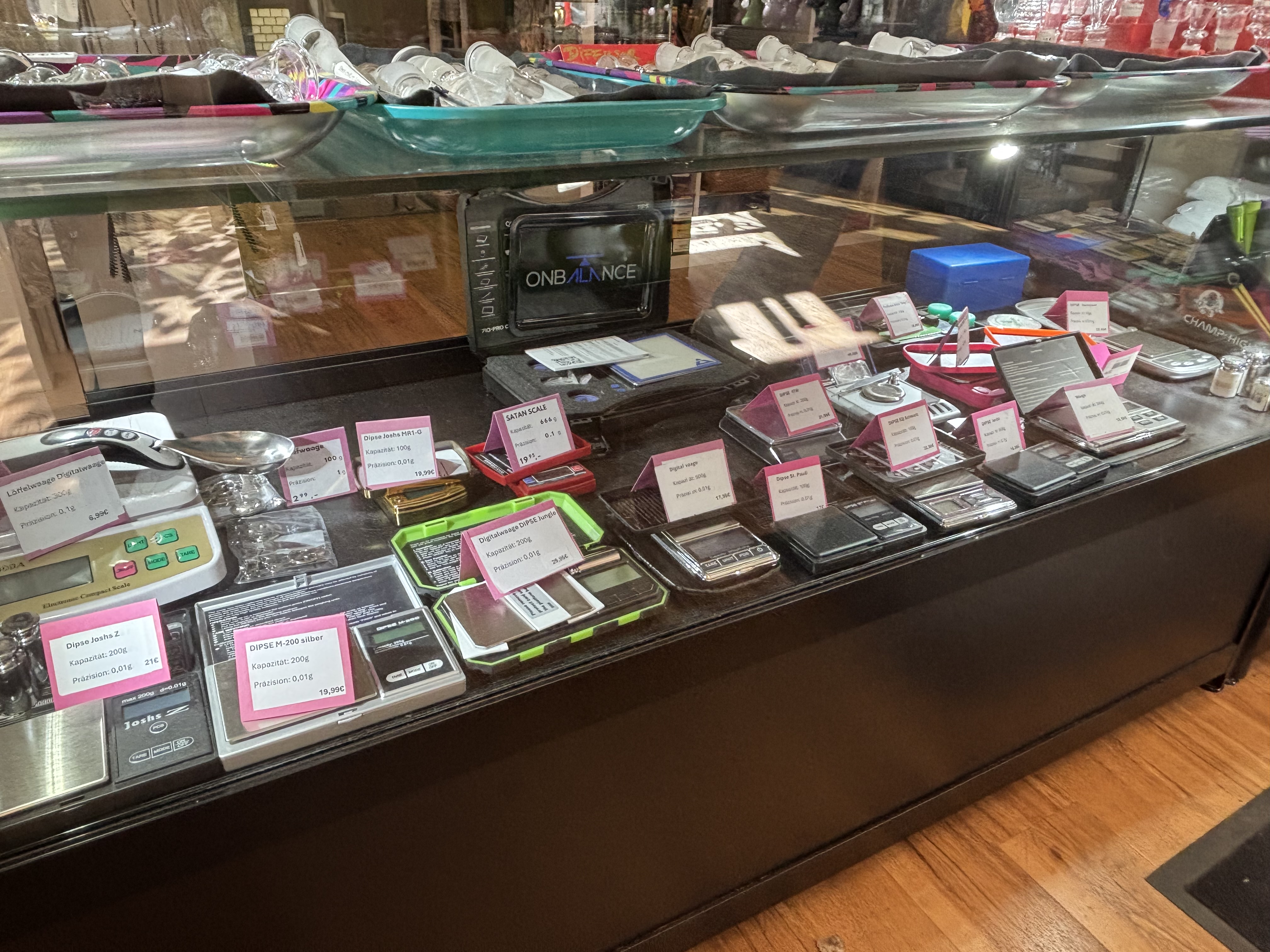 CBD-Shop: Allerlei Digitalwaagen - 420 Queenz Berlin