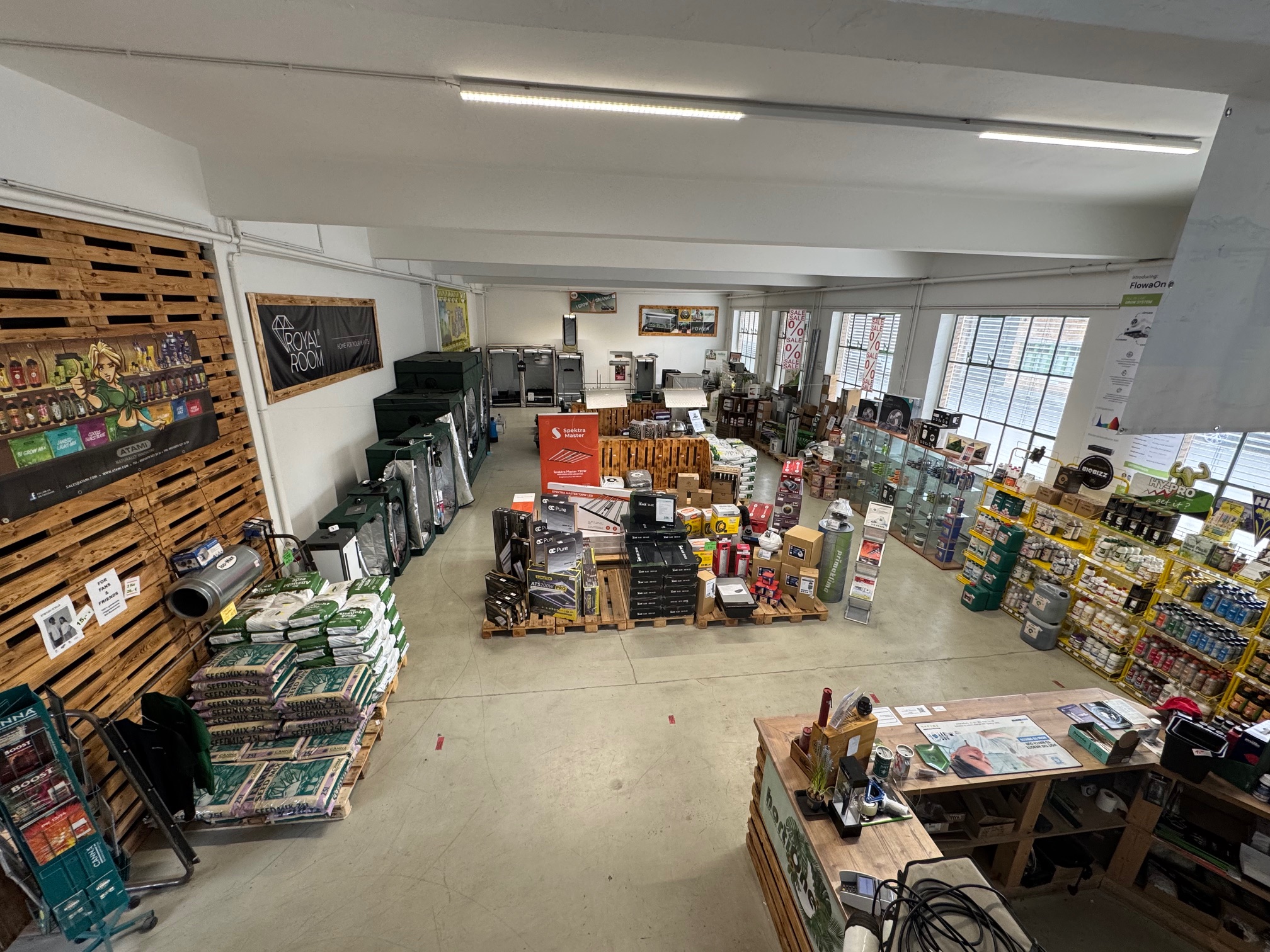 Hanf-Shops - kostenlose Lieferung ab - Brandenburg Nord - Showroom 250 m² - Greenlight-Shop