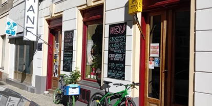 Hanf-Shops - PLZ 1080 (Österreich) - Geschäft aussen - Ois wos recht is, Hanffachhandel für Mensch und Tier.