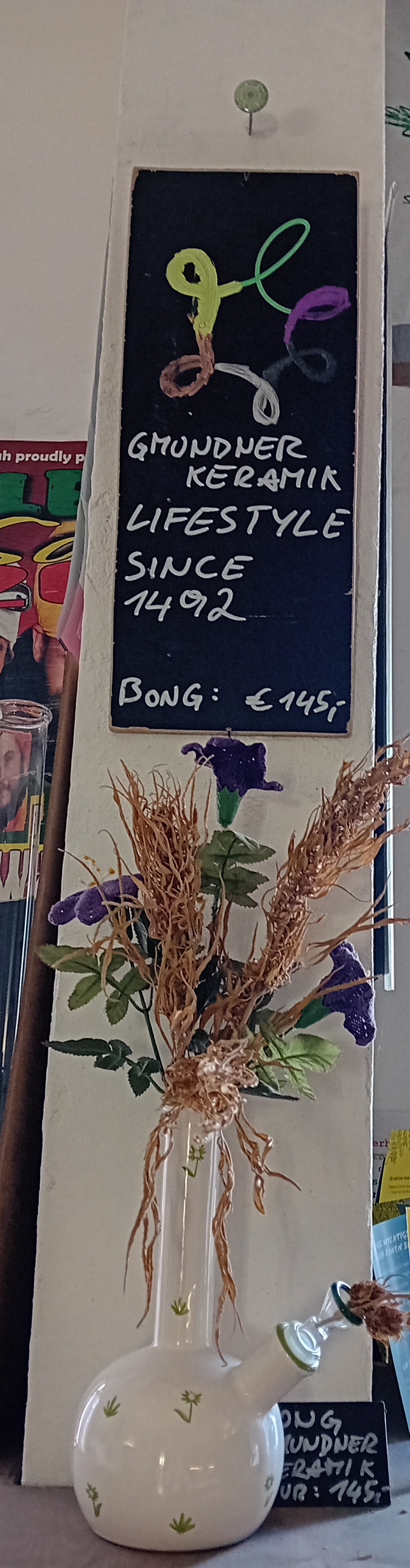 Magasins de chanvre - L'Autriche - Ois wos recht is, Hanffachhandel für Mensch und Tier. Hanfblüte Custom Keramik Bong 