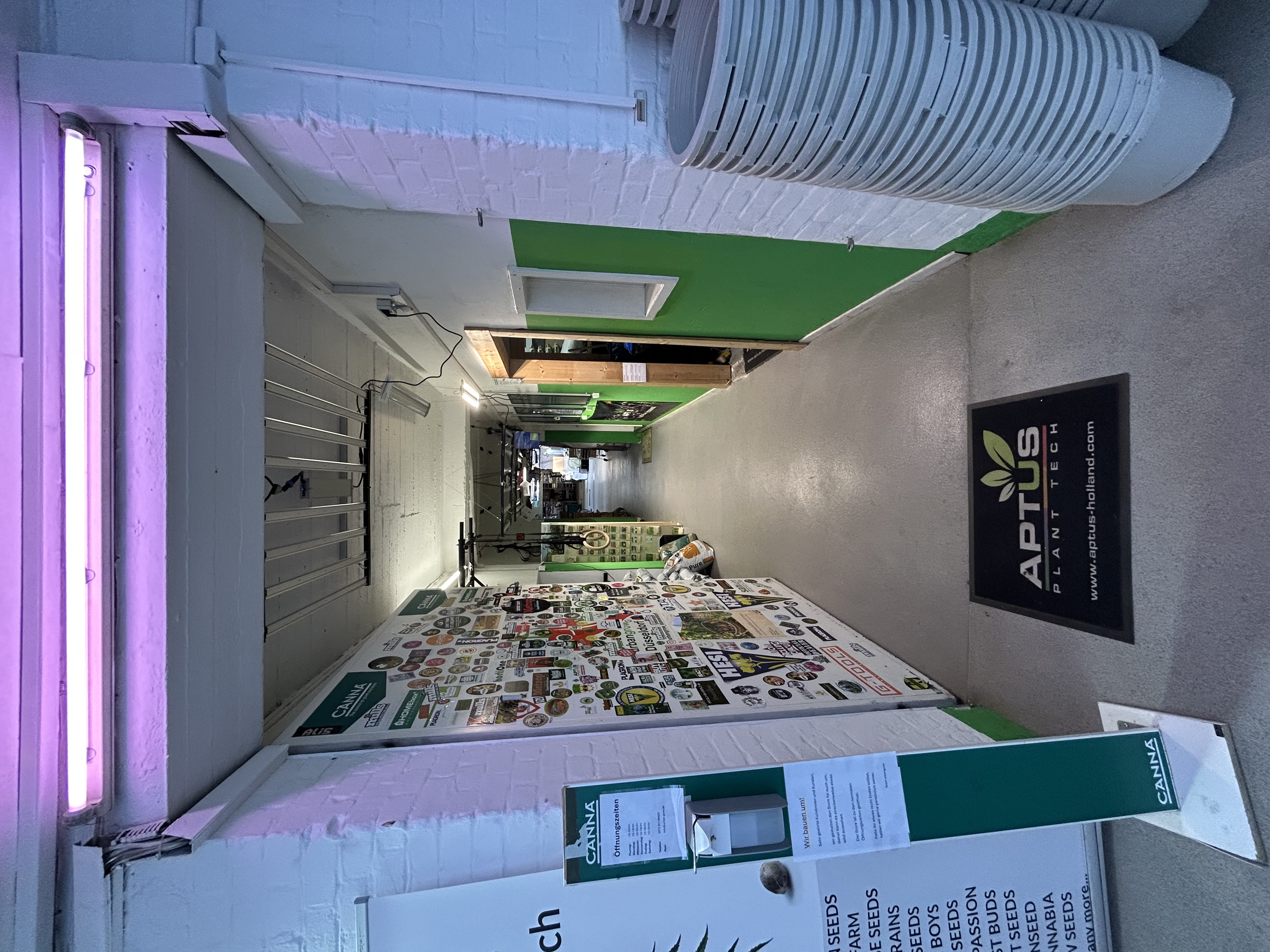 CBD-Shop: Von Mo-Sa. Sind wir im Store für euch! Mo+Mitt. sogar bis 20Uhr für alle, die lange arbeiten müssen. Wir freuen uns auf deinen Besuch. - Urbangrow Growshop Düsseldorf