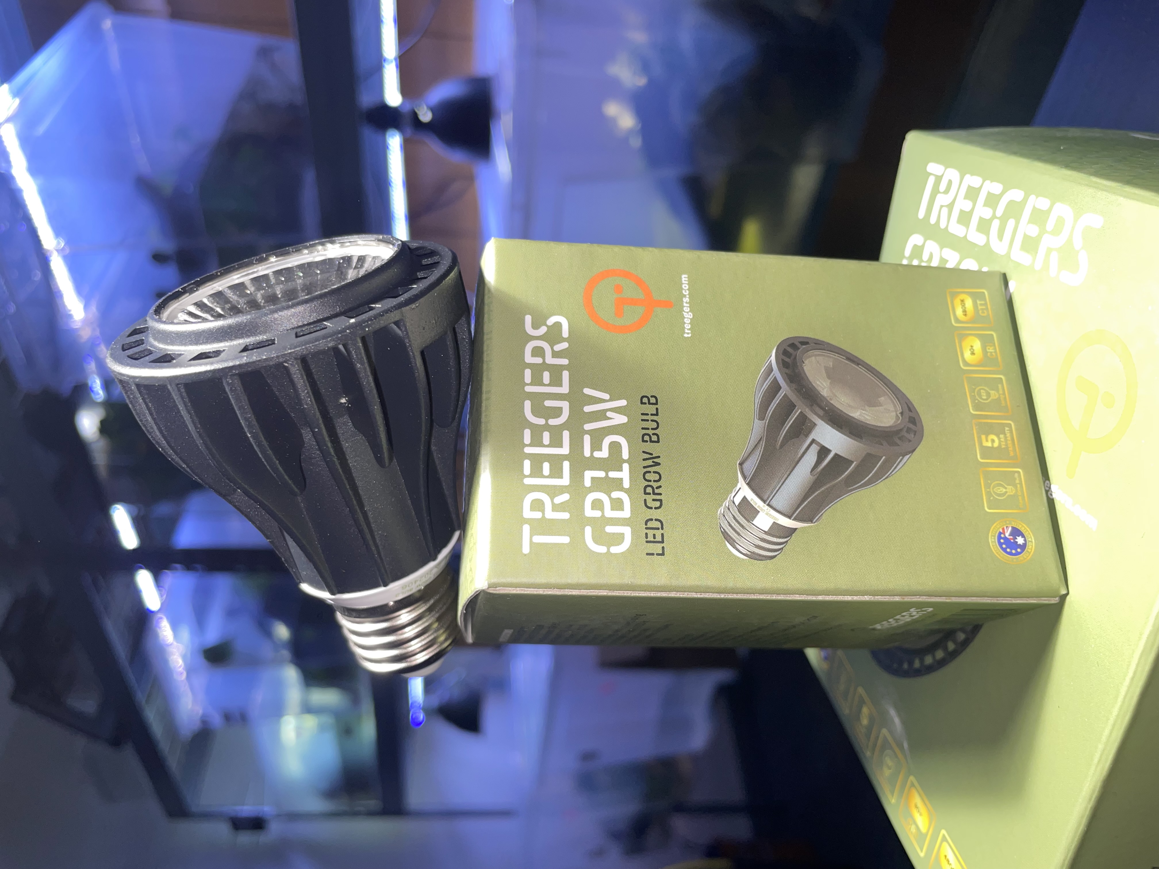 CBD-Shop: Trägers e27 LED Spots - einfach in eine Handelsübliche Fassung geschraubt und los gehts. - Urbangrow Growshop Düsseldorf