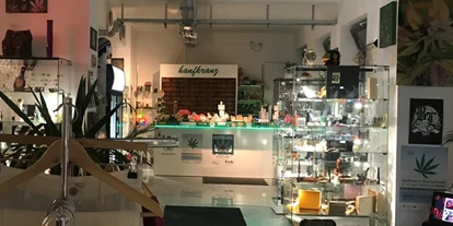 Konopné obchody - Produktkategorie: Rauchzubehör - Einblick ins Geschäft.. - Hanfkranz - Headshop - Vaporizer - Tattoo & Piercingstudio - Düsseldorf