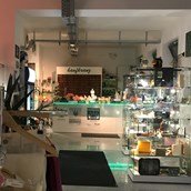 CBD-Shop - Einblick ins Geschäft.. - Hanfkranz - Headshop - Vaporizer - Tattoo & Piercingstudio - Düsseldorf