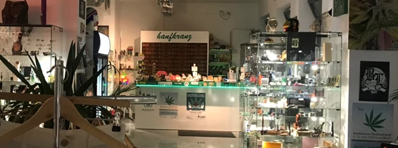 CBD-Shop: Einblick ins Geschäft.. - Hanfkranz - Headshop - Vaporizer - Tattoo & Piercingstudio - Düsseldorf