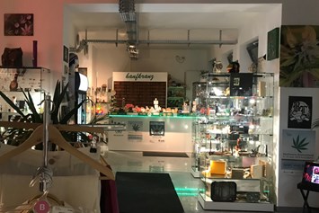 CBD-Shop: Einblick ins Geschäft.. - Hanfkranz - Headshop - Vaporizer - Tattoo & Piercingstudio - Düsseldorf