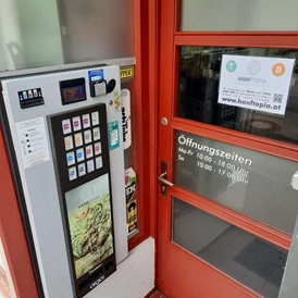 CBD-Shop: CBD Automat vor der Türe. - HANFTOPIA