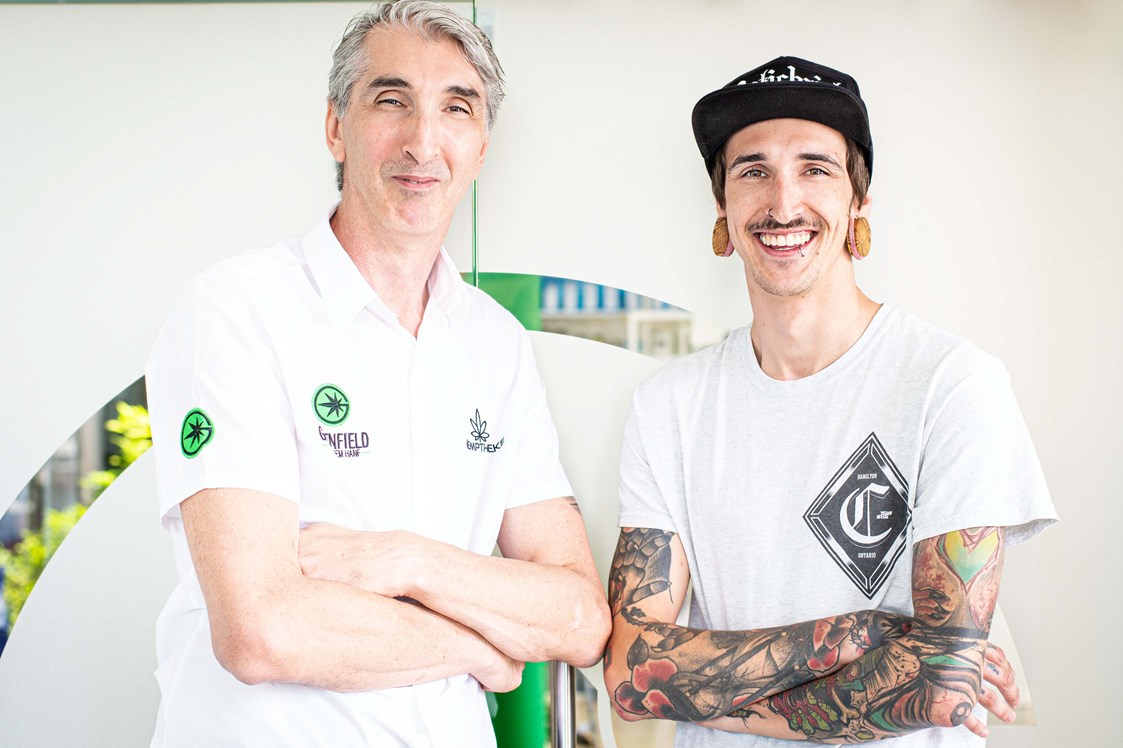 CBD-Shop: Bernhard Pirker (links) und Christian Pirker (rechts) - Hemptheke Graz - Ihre Fachdrogerie für Hanfprodukte