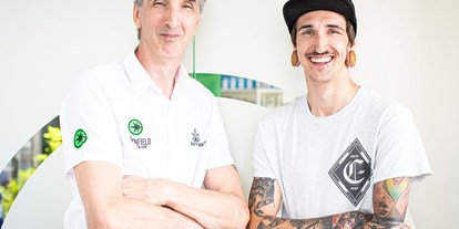 Hanf-Shops - Abholung - Bernhard Pirker (links) und Christian Pirker (rechts) - Hemptheke Graz - Ihre Fachdrogerie für Hanfprodukte